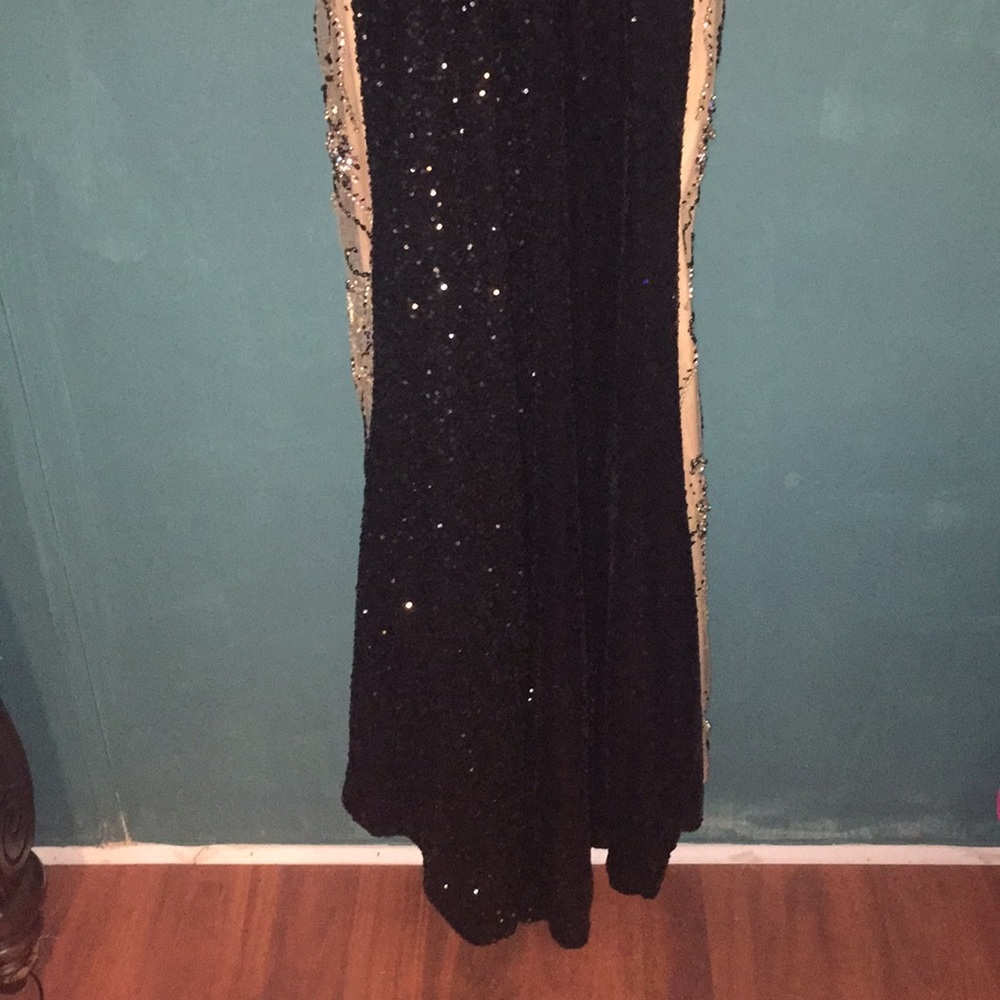 Dress - Picture 2 of 4